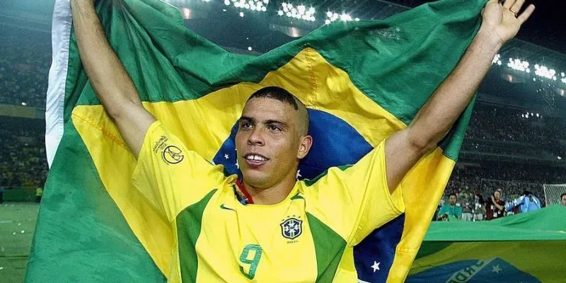 Lý do đội của Ronaldo béo đổi chủ